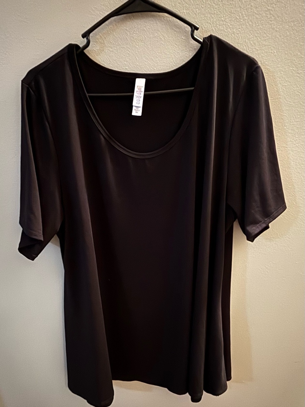 LuLaRoe Perfect T Black Short-Sleeve Scoop Neck Tunic